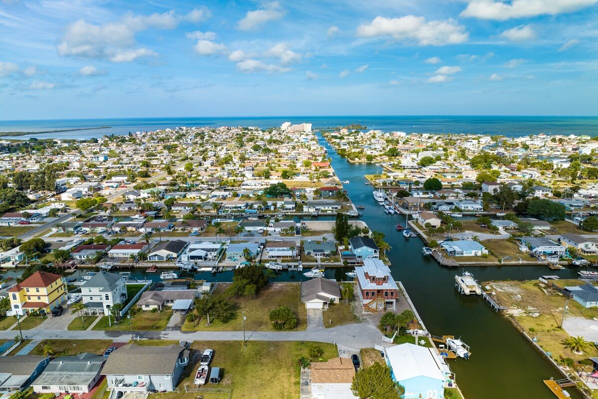 Hudson beach is a small coastal community located in Florida