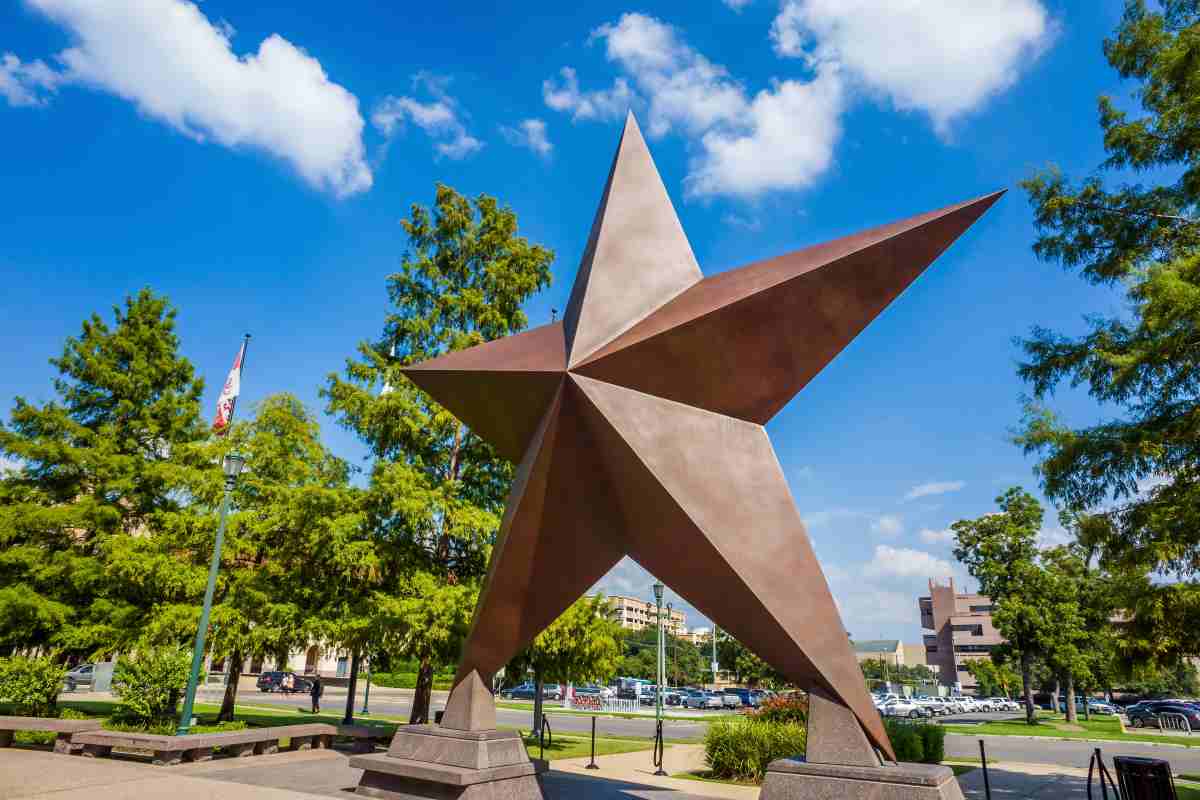 star statue at the front of the bob bullock texas state history museum